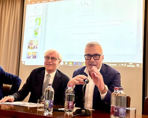 L'assessore regionale Sergio Emidio Bini con il presidente di Confapi Fvg Massimo Paniccia