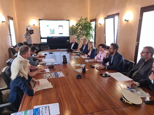 L'assessore regionale Cristina Amirante con i vertici Edr Pn e i sindaci dei Comuni interessati