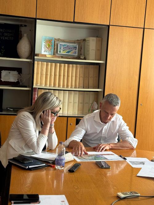 L'assessore Crisitna Amirante con il sindaco di Sacile Carlo Spagnol