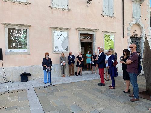 L'assessore regionale alla Cultura Tiziana Gibelli durante l'inaugurazione della mostra d'arte Behind the Appearances allestita alla Galleria Regionale d’Arte contemporanea Luigi Spazzapan di Gradisca d’Isonzo