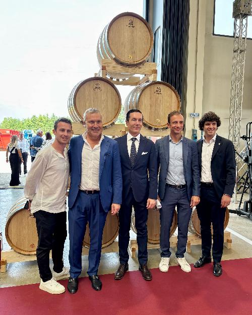 Il governatore Fedriga (secondo da sinistra) con l'assessore Bini (quarto) in uno dei momenti della festa per celebrare i 250 anni dell'impresa Gaberlotto 