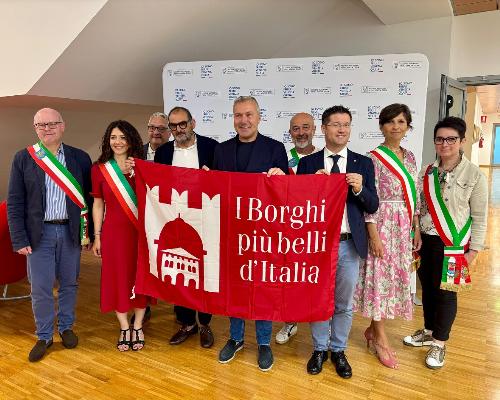 L'assessore regionale alle Attività produttive e Turismo Sergio Emidio Bini alla presentazione ufficiale de "La Notte Romantica nei borghi più belli d'Italia" 2025.
