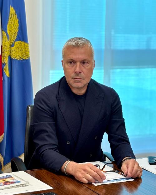 L'assessore regionale alle Attività produttive e Turismo Sergio Emidio Bini alla presentazione ufficiale de "La Notte Romantica nei borghi più belli d'Italia" 2025.