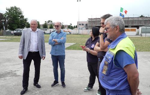 L'assessore Riccardo Riccardi (secondo da sinistra) al campo scuola di Protezione civile svoltosi a Mortegliano