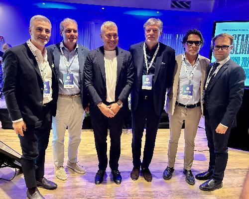 L'assessore regionale alle Attività produttive Sergio Emidio Bini (terzo da sinistra) con la nuova giunta dell'associazione di categoria udinese