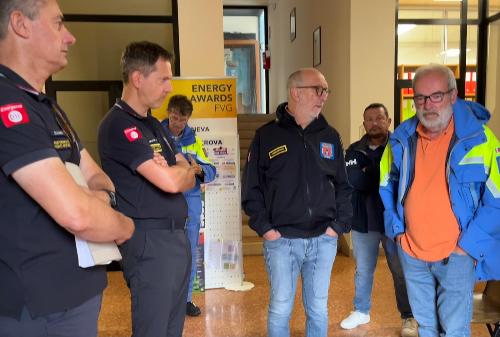 L'assessore regionale Riccardo Riccardi (secondo da sinistra) in municipio a Caneva per fare il punto della situazione sul maltempo nel comune pordenonese