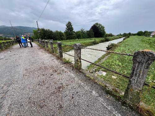 Il sopralluogo nella zona in cui il Meschio è tracimato a Caneva