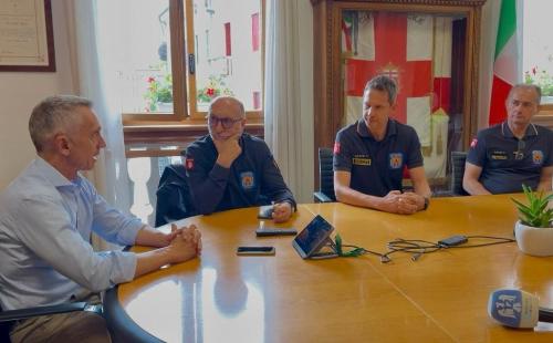 Il vertice in municipio tra il sindaco di sacile Carlo Spagnol e l'assessore regionale alla Protezione civile Riccardo Riccardi