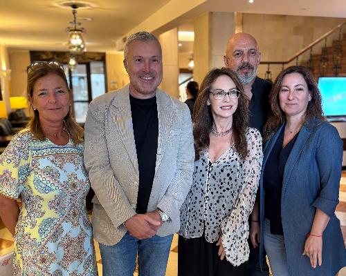 L'assessore regionale alle Attività produttive e turismo Sergio Emidio Bini  con la direttrice di Fvg Film Commission Chiara Valenti Omero, l'attrice Elena Sofia Ricci e la produttrice della serie tv Verdiana Bixio (Publispei).