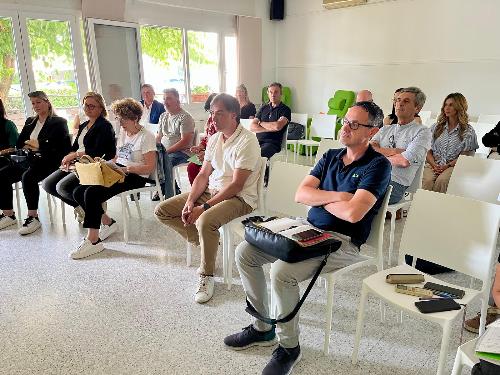 Una fase del tavolo dell'inclusione sociale svoltosi ad ad Azzano Decimo