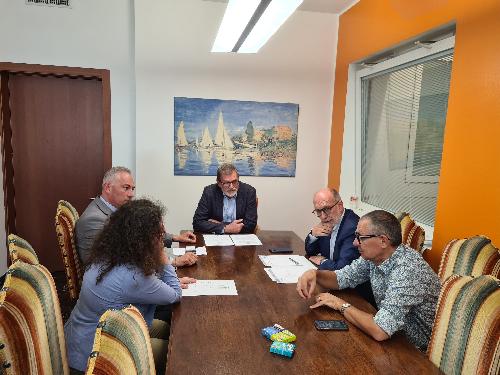 Un momento dell'incontro tra l'assessore Riccardo Riccardi e i vertici del Policlinico San Giorgio di Pordenone