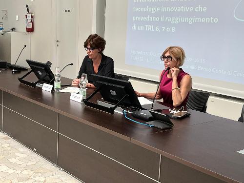 L'assessore regionale Alessia Rosolen (a sinistra)