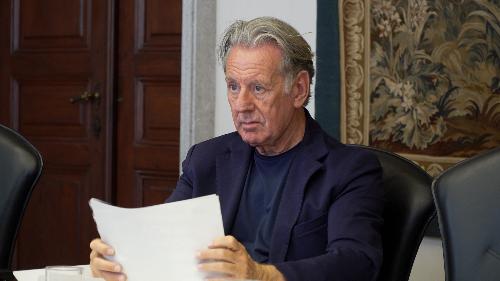 L’assessore regionale alla Difesa dell’Ambiente, energia e sviluppo sostenibile Fabio Scoccimarro durante la riunione di Giunta