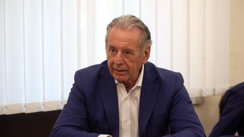 L'assessore regionale Fabio Scoccimarro durante il suo intervento al tavolo di confronto 