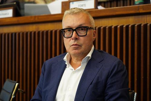 L'assessore regionale Sergio Emidio Bini in Consiglio regionale