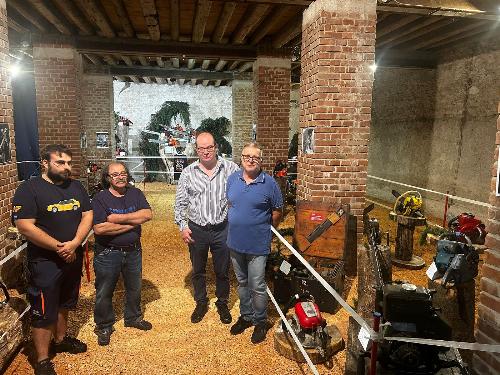 Anzil visita la mostra sulle motoseghe ad Ariis