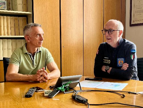 L'assessore regionale alla Protezione civile Riccardo Riccardi durante il sopralluogo a Sacile assieme al sindaco Carlo Spagnol