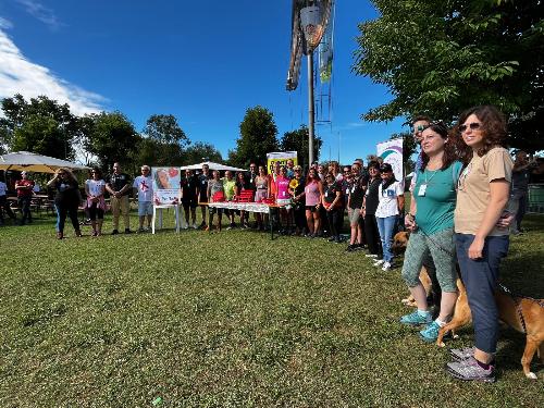 Una fase della cerimonia di premiazione della marcia svoltasi a Vidulis in memoria di Nadia Orlando