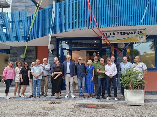 L'assessore Riccardi al termine del sopralluogo al Bella Italia Village di Lignano ove sono ospitati una quarantina di bambini ucraini con le loro mamme