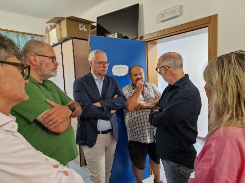 L'assessore Riccardi con il presidente del Consiglio regionale Bordin e il coordinatore del progetto don Michele Zanon e vertici e operatori Asufc