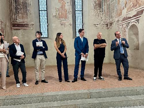 Il vicegovernatore con delega alla Cultura Mario Anzil alla vernice della mostra Movimento Interlocutorio/Adriano Piu