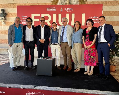 Foto di gruppo al termine della presentazione di Friuli Doc