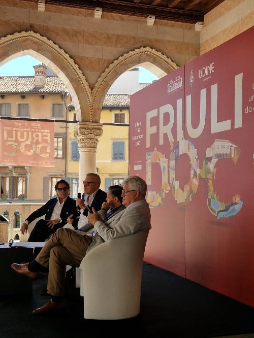 L'assessore regionale alle Attività produttive Sergio Emidio Bini interviene a presentazione Friuli Doc a Udine
