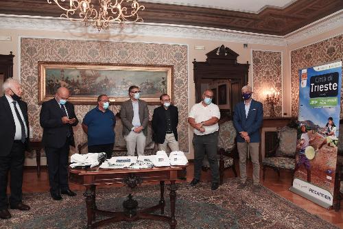 L’assessore alle Autonomie locali Pierpaolo Roberti (al centro) nel corso della presentazione dell’edizione 2021 del torneo "Città di Trieste Atp Challenger" in programma sui campi di Padriciano dal 24 luglio al primo agosto.