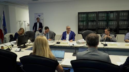 La riunione odierna del Consiglio delle autonomie locali, durante la quale l’assessore regionale alle Attività produttive e turismo, Sergio Emidio Bini, ha illustrato il disegno di legge che introduce in Friuli Venezia Giulia il Codice regionale del commercio e del turismo.