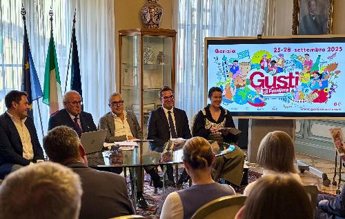 Una fase della conferenza stampa di Gusti di Frontiera a Gorizia