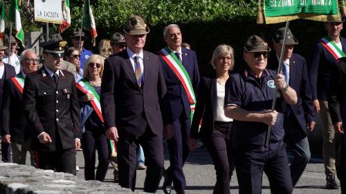 L'assessore regionale Barbara Zilli al raduno degli Alpini a Venzone