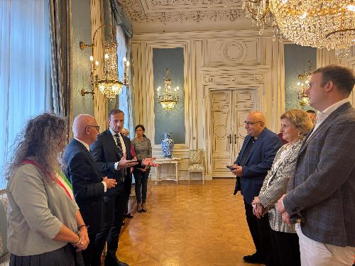 Il governatore del Friuli Venezia Giulia Massimiliano Fedriga alla cerimonia di consegna delle Medaglie d'Onore in memoria dei cittadini italiani, militari e civili, deportati e internati nei campi di concentramento nazisti e destinati al lavoro coatto per l'economia di guerra, svoltasi nella Prefettura di Trieste.
