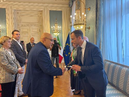 Il governatore del Friuli Venezia Giulia Massimiliano Fedriga alla cerimonia di consegna delle Medaglie d'Onore in memoria dei cittadini italiani, militari e civili, deportati e internati nei campi di concentramento nazisti e destinati al lavoro coatto per l'economia di guerra, svoltasi nella Prefettura di Trieste.
