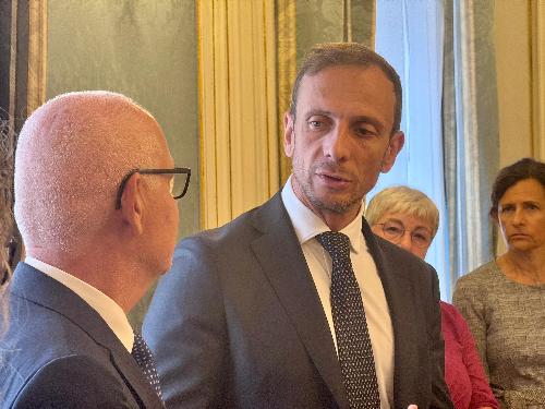 Il governatore del Friuli Venezia Giulia Massimiliano Fedriga alla cerimonia di consegna delle Medaglie d'Onore in memoria dei cittadini italiani, militari e civili, deportati e internati nei campi di concentramento nazisti e destinati al lavoro coatto per l'economia di guerra, svoltasi nella Prefettura di Trieste.
