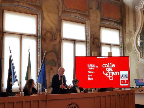 Il rettore Pinton con Barbara GAllavotti, curatrice scientifica