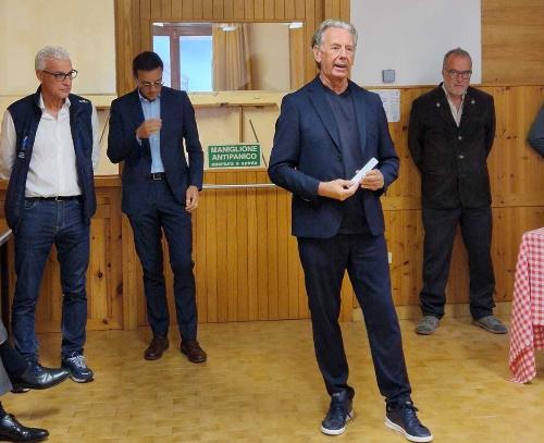 L'assessore regionale alla Difesa dell’ambiente, energia e sviluppo sostenibile Fabio Scoccimarro, interviene alla festa per la fine dei lavori di ristrutturazione della casa "Bearzi" in località Pierabech a Forni Avoltri