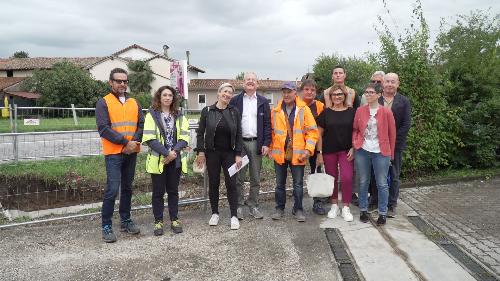 L’assessore regionale a Infrastrutture e territorio Cristina Amirante con i tecnici e gli amministratori locali a San Lorenzo Isontino 