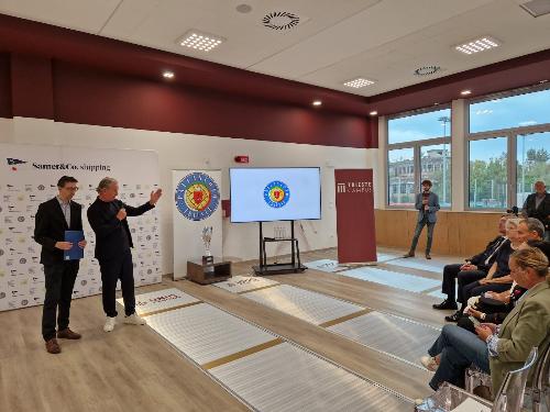 L'assessore regionale Fabio Scoccimarro alla presentazione delle squadre della Pallanuoto Trieste al Trieste Campus