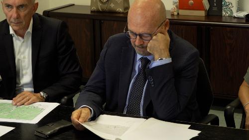 L'assessore regionale al Patrimonio Sebastiano Callari all’incontro con i sindaci delle Valli del Natisone