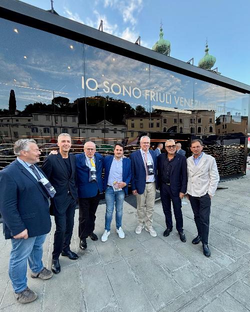 L'assessore Bini e il presidente Bordin allo stand "Io sono Friuli Venezia Giulia" nell'ambito di Gusti di frontiera 2025.