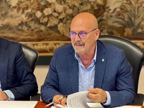 L'assessore regionale ai Sistemi informativi Sebastiano Callari durante la riunione di Giunta