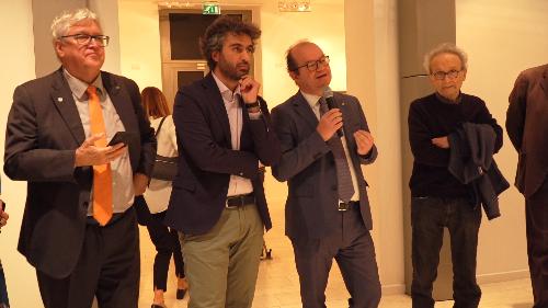 Il vicegovernatore con delega alla Cultura, Mario Anzil, all'inaugurazione della mostra "Guido Guidi. Col tempo, 1956-2024"