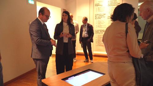 Il vicegovernatore con delega alla Cultura, Mario Anzil, all'inaugurazione della mostra "Guido Guidi. Col tempo, 1956-2024"