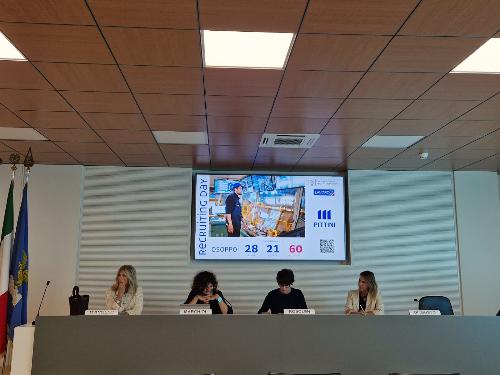 La presentazione in Regione alla presenza dell'assessore Rosolen, vertici Direzione Lavoro e responsabile gestione e sviluppo Risorse umane del Gruppo Pittini Micaela Di Giusto