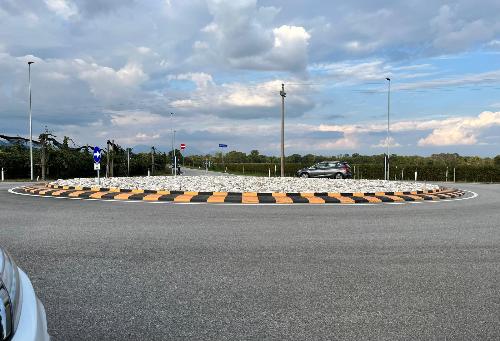 La rotonda inaugurata oggi a Vivaro