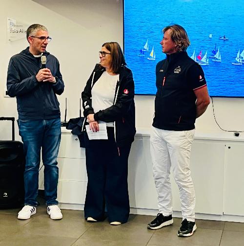 L'assessore regionale alle Autonomie locali, Pierpaolo Roberti (a sinistra) alla cerimonia di apertura del Barcolana Parasailing - Eurosaf Inclusive European Championship