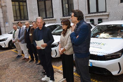 L'assessore Scoccimarro (al centro) assieme ai principali partner del progetto Noemix durante la presentazione dei risultati dell'iniziativa.