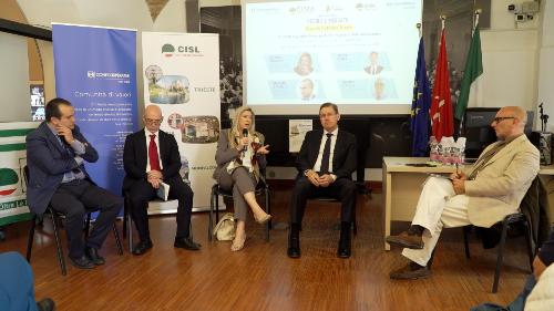 L'assessore regionale alle Infrastrutture Cristina Amirante alla tavola rotonda "Il Ccnl Logistica & trasporti, tra regole e sfide del mercato"