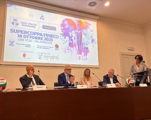 L'intervento dell'assessore regionale al Turismo Sergio Emidio Bini durante la conferenza stamnpa di presentazione della finale di supercoppa italiana a Trieste