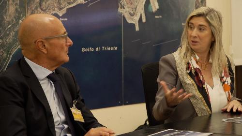 L’assessore regionale alle Infrastrutture e trasporti Cristina Amirante assieme al direttore commerciale di Liberty Lines Nunzio Formica
